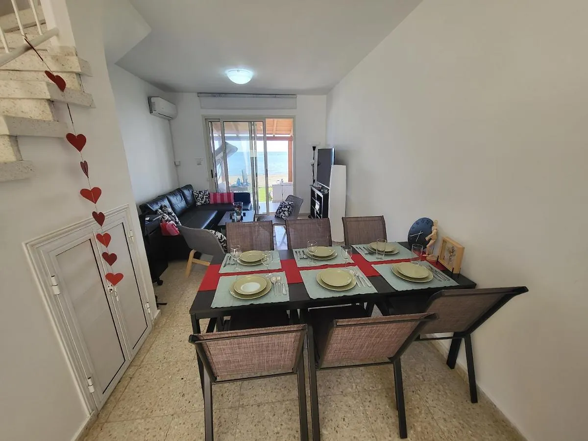 Mattis Seafront Beachhouse Perivolia
